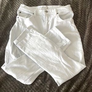 Abercrombie & Fitch White High Rise Mom Jeans Size 4R